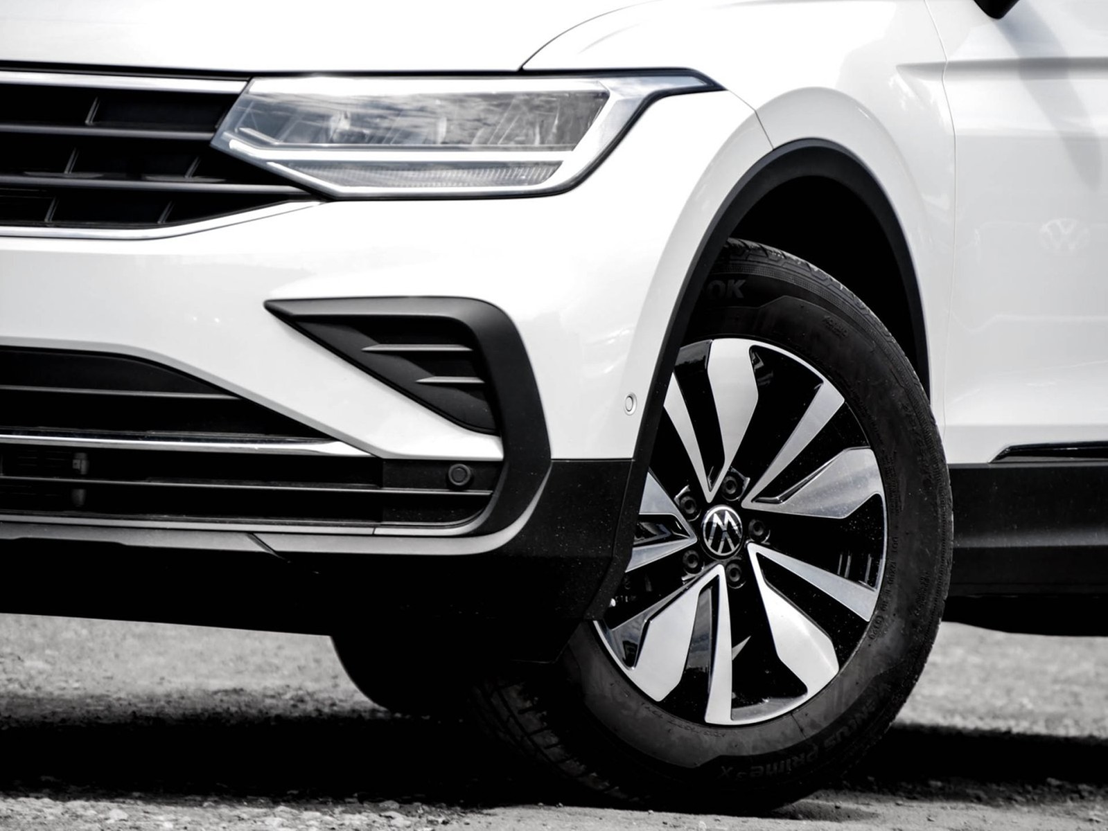 Volkswagen Tiguan 2.0 MOVE PANO AHK CAM LM17 NAVI SITZHEIZ.