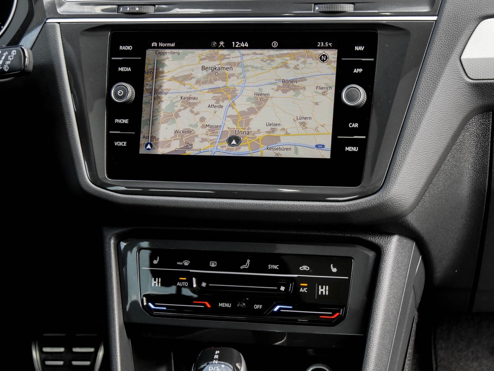 Volkswagen Tiguan 2.0 MOVE PANO AHK CAM LM17 NAVI SITZHEIZ.