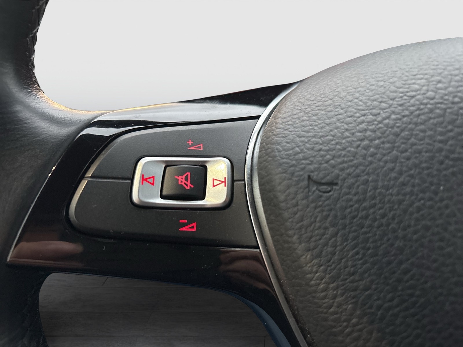 Volkswagen up! 1.0 ACTIVE 4TÜREN KAMERA ALU16 SITZHEIZ EINPARKH