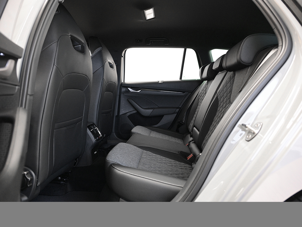 Skoda Octavia Combi 1.5TSI DSG Sportline AHK HuD ACC NAV PLA 360GRAD