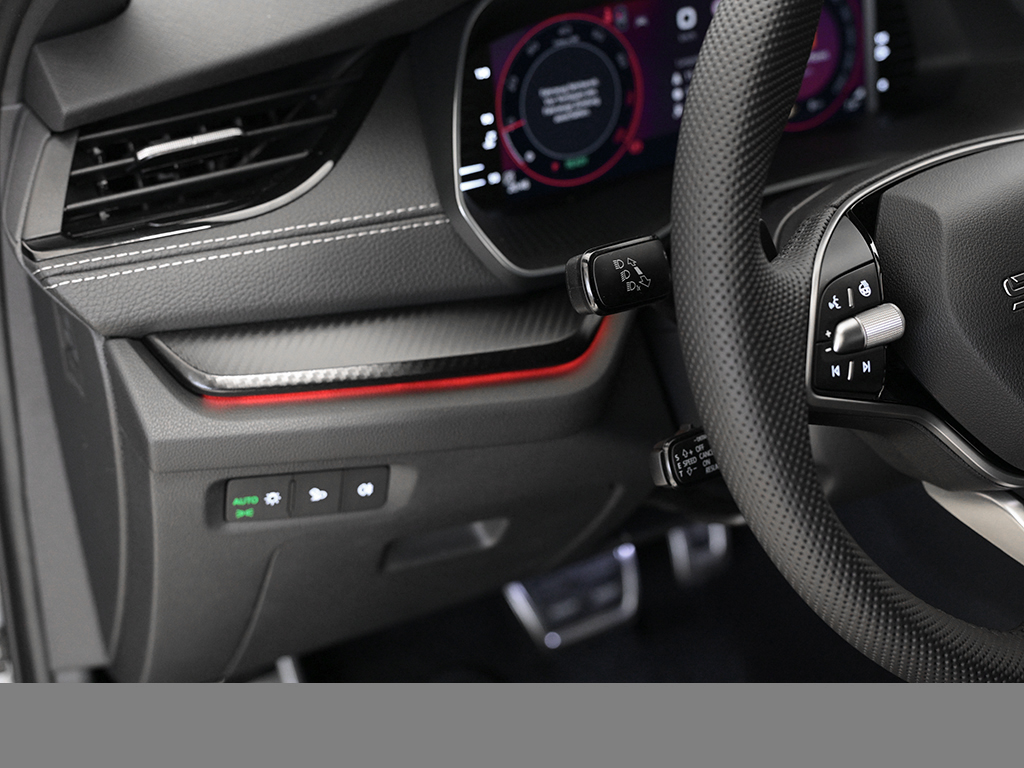 Skoda Octavia Combi 1.5TSI DSG Sportline AHK HuD ACC NAV PLA 360GRAD