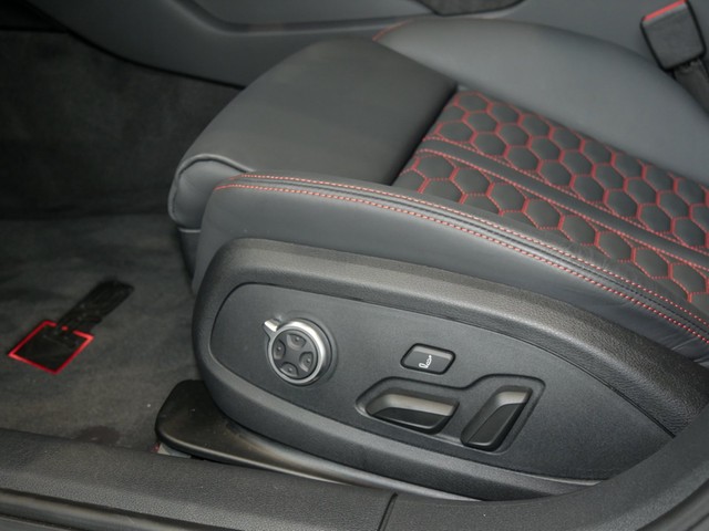 Audi RS 4 Avant Qu. ESSENTIALS PANO B&O NAPPA SPORTABGAS