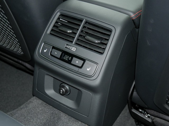Audi RS 4 Avant Qu. ESSENTIALS PANO B&O NAPPA SPORTABGAS