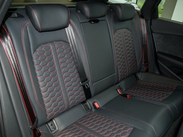 Audi RS 4 Avant Qu. ESSENTIALS PANO B&O NAPPA SPORTABGAS