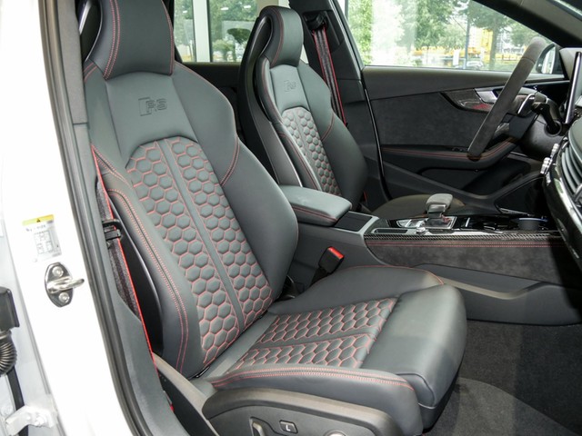 Audi RS 4 Avant Qu. ESSENTIALS PANO B&O NAPPA SPORTABGAS