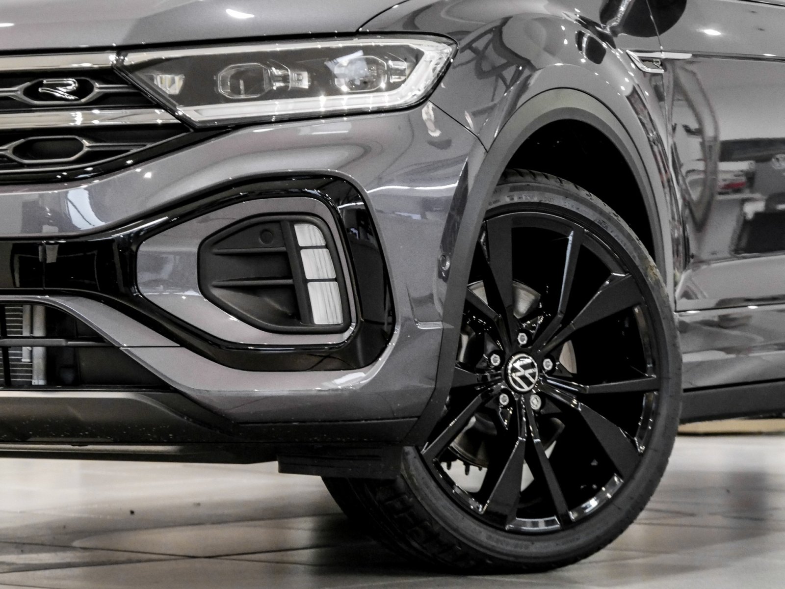 Volkswagen T-Roc Cabrio 1.5 R-LINE DSG BLACKSTYLE AHK LM19