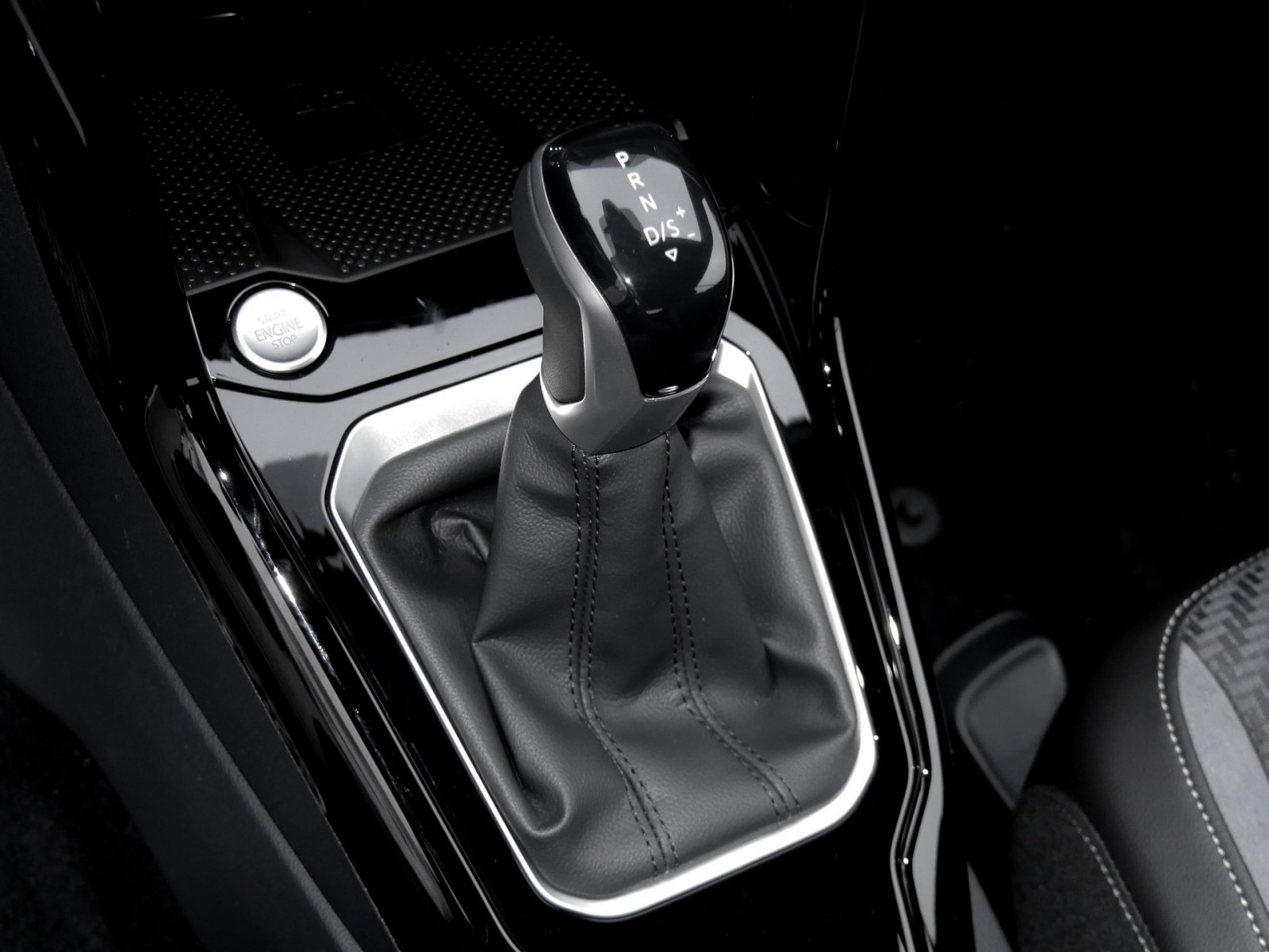 Volkswagen T-Roc Cabrio 1.5 R-LINE DSG BLACKSTYLE KEYLESS