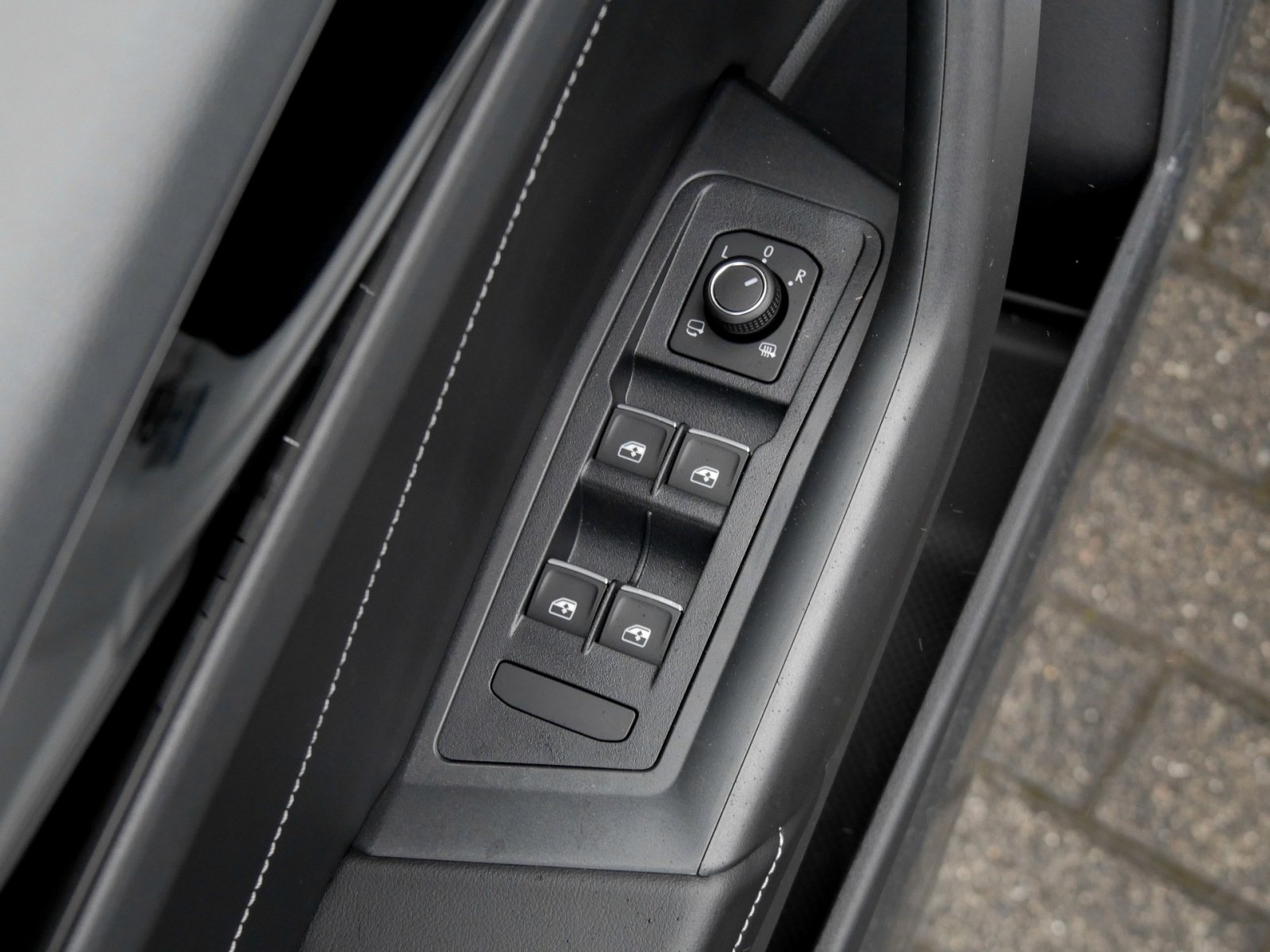 Volkswagen T-Roc Cabrio 1.5 R-LINE DSG BLACKSTYLE KEYLESS