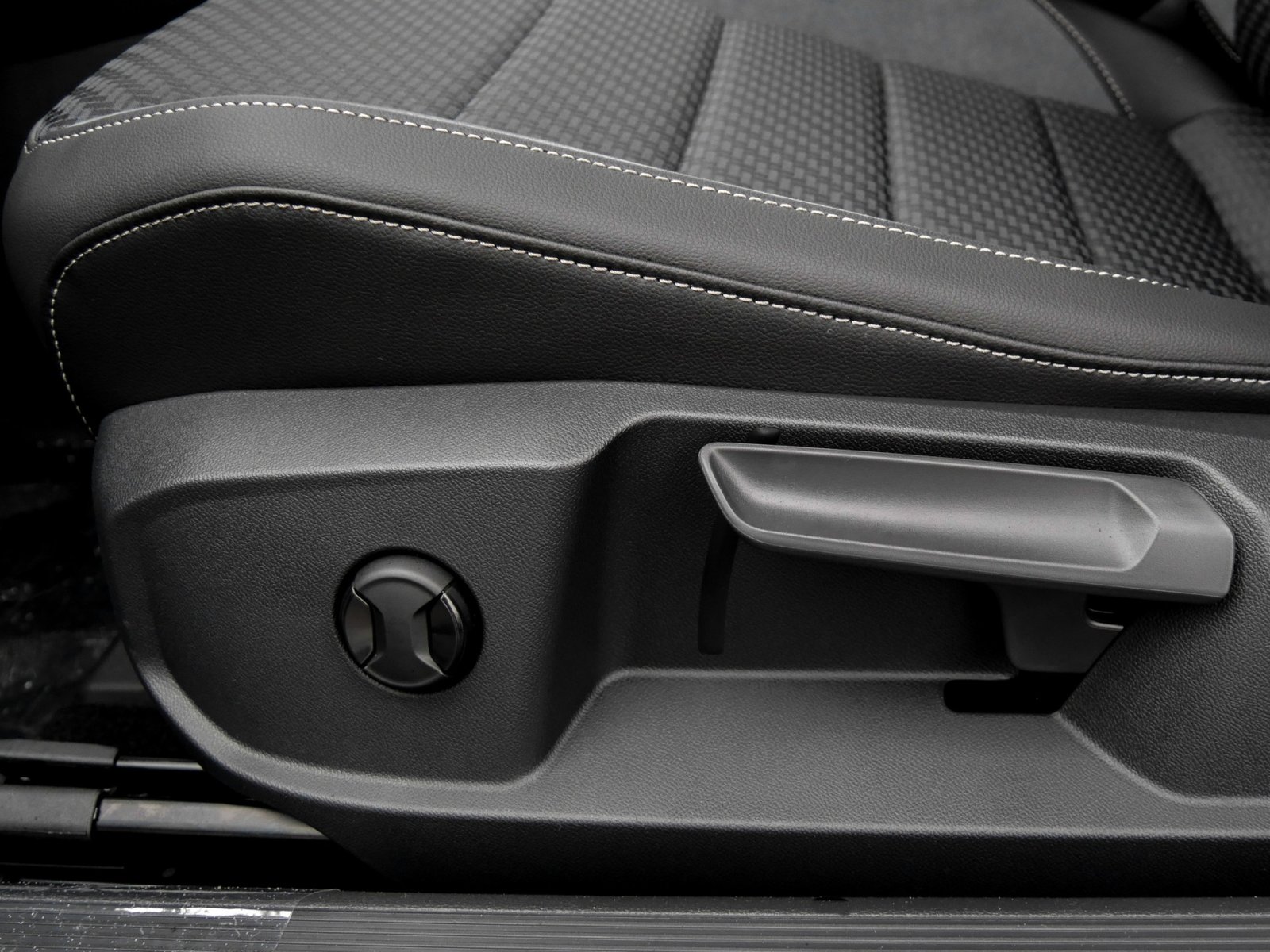 Volkswagen T-Roc Cabrio 1.5 R-LINE DSG BLACKSTYLE KEYLESS