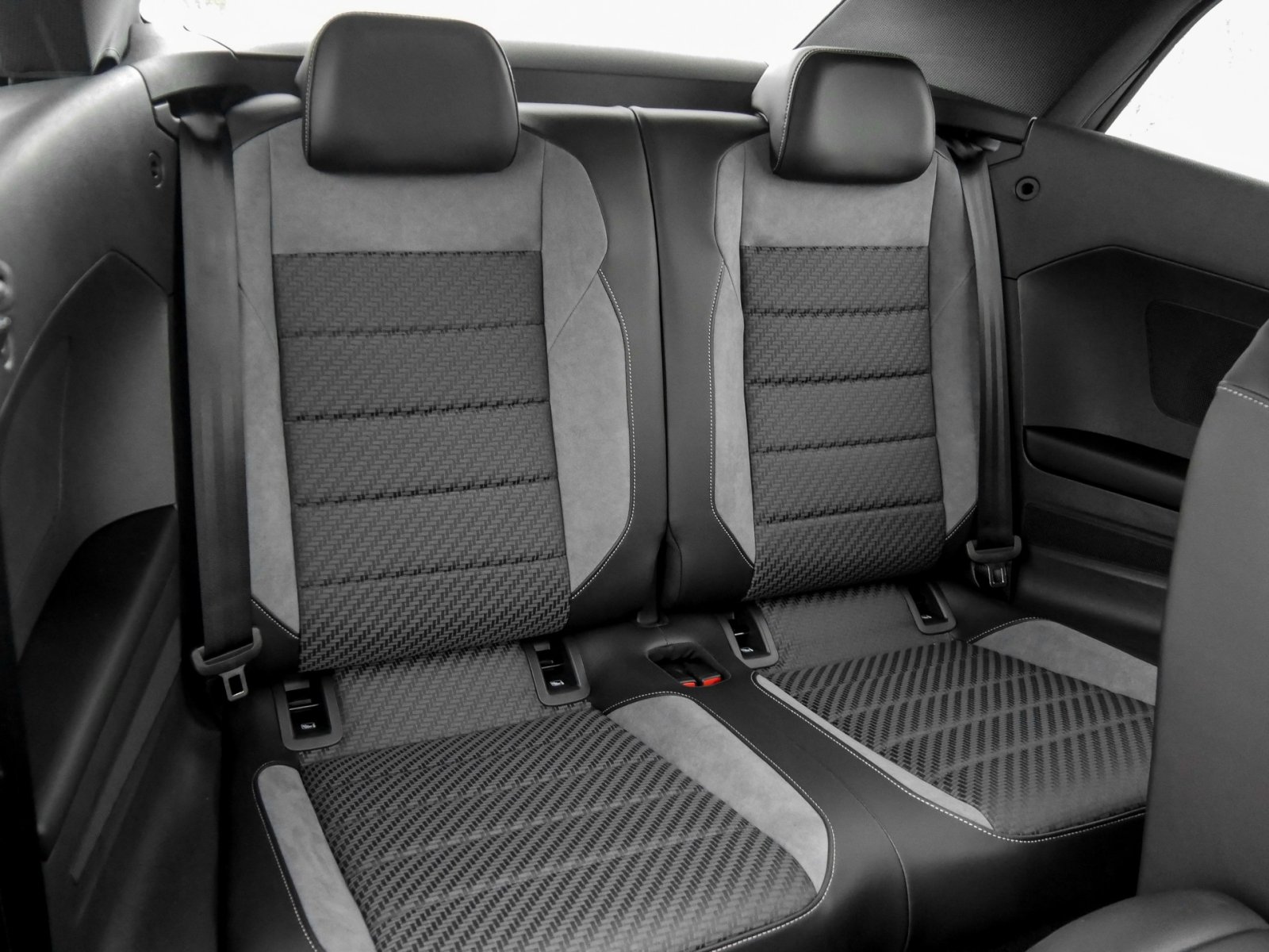 Volkswagen T-Roc Cabrio 1.5 R-LINE DSG BLACKSTYLE KEYLESS