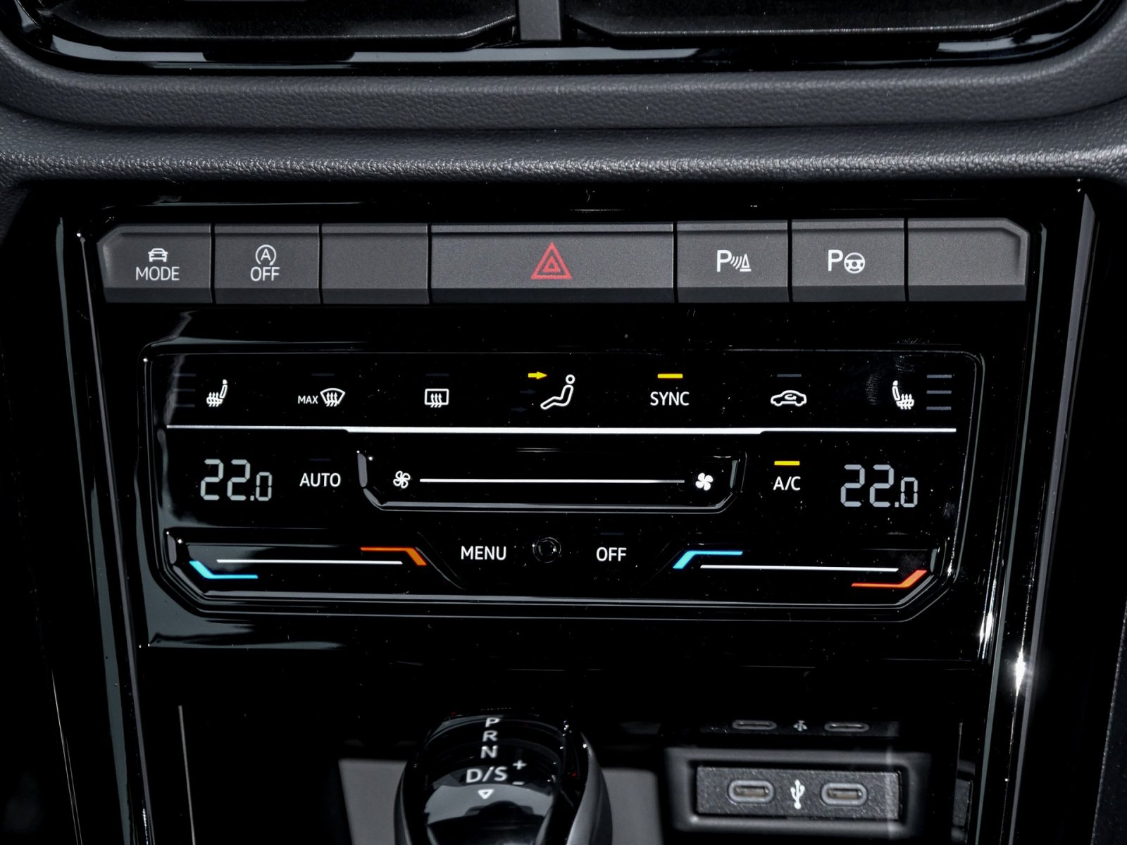 Volkswagen T-Roc Cabrio 1.5 R-LINE DSG BLACKSTYLE KEYLESS