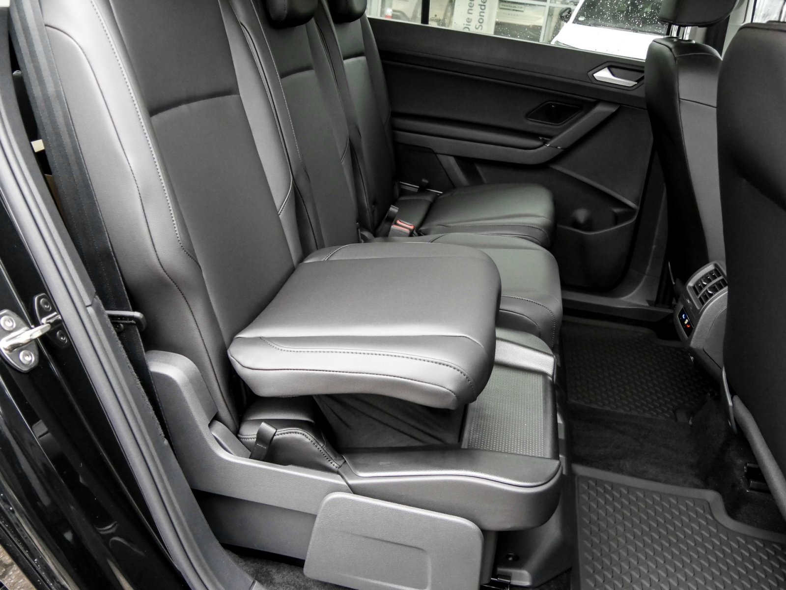 Volkswagen Touran Taxi 2.0 TDI DSG in schwarz TAXI DSG Black Edition