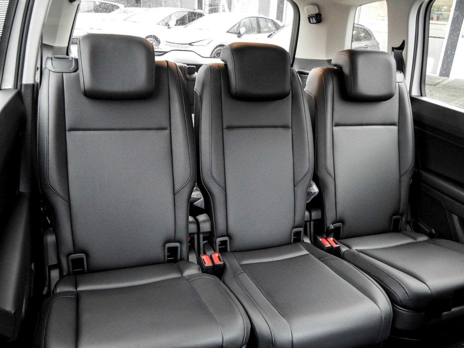 Volkswagen Touran Taxi 2.0 TDI DSG in schwarz TAXI DSG Black Edition