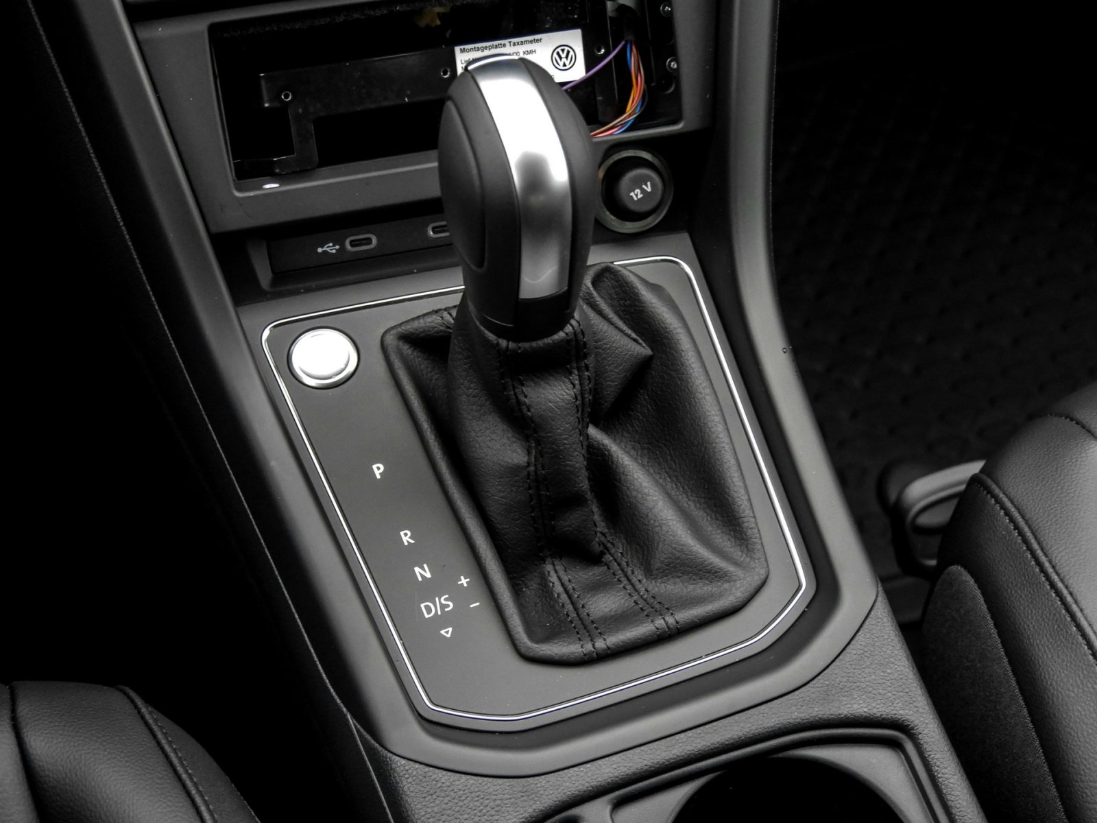 Volkswagen Touran Taxi 2.0 TDI DSG in schwarz TAXI DSG Black Edition