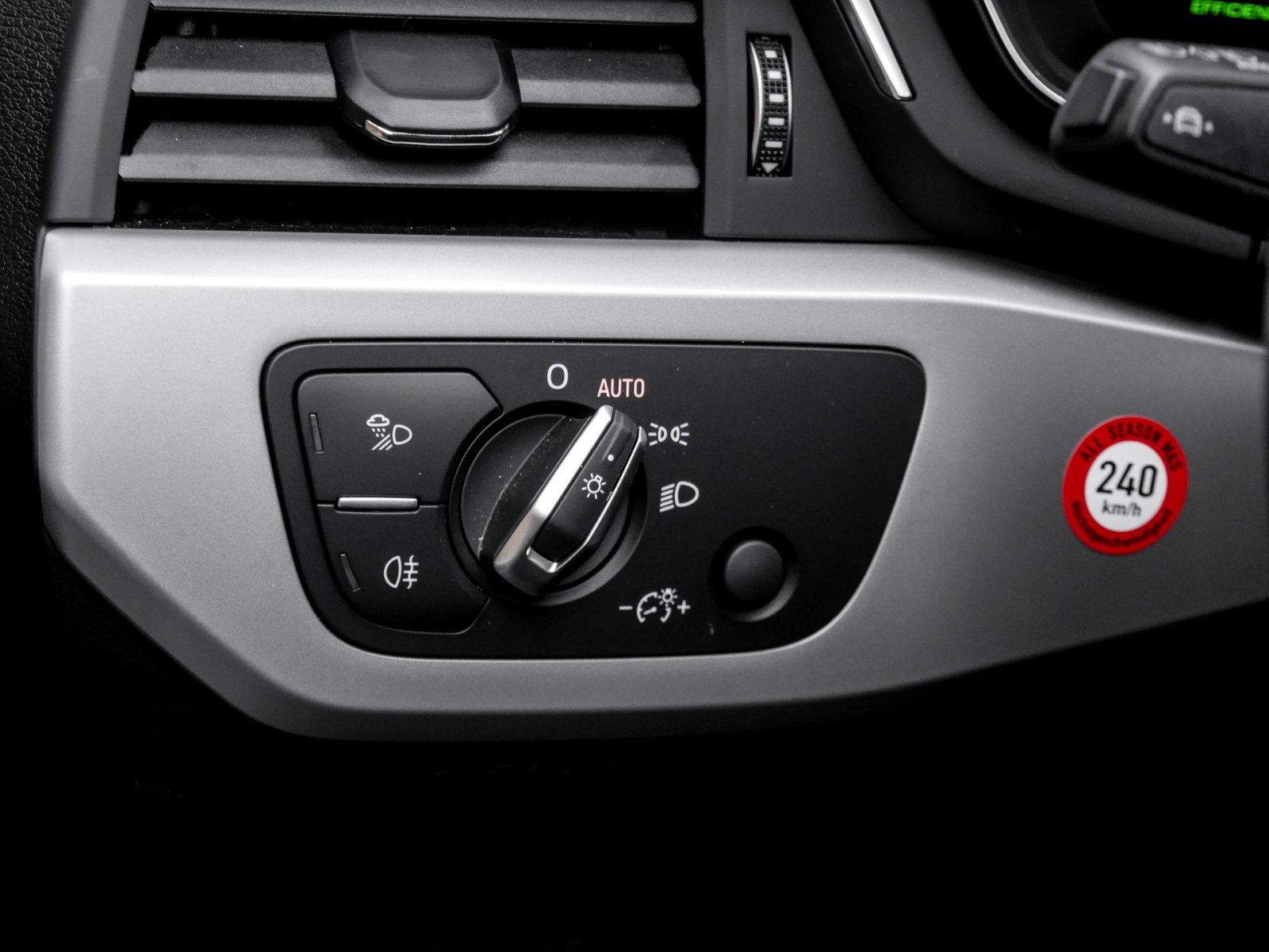 Audi A4 Avant 40 quattro S LINE BLACKPAK ACC LM19 NAVI+