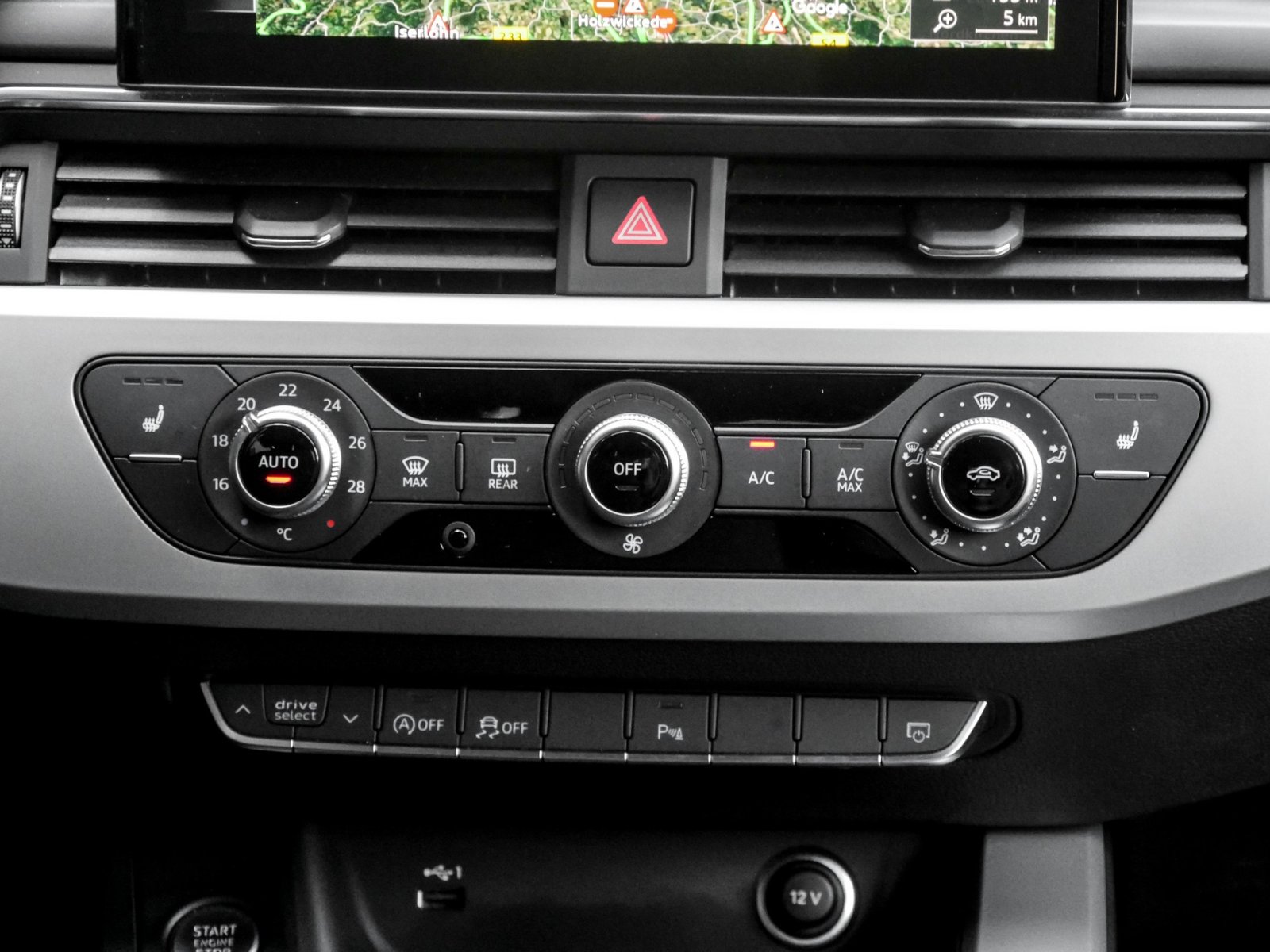 Audi A4 Avant 40 quattro S LINE BLACKPAK ACC LM19 NAVI+