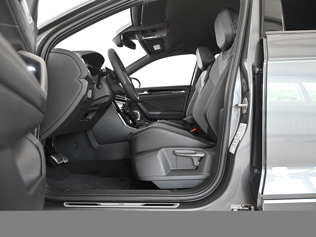 Volkswagen T-Roc 1.5 R-LINE DSG BLACKSTYLE AHK eKLAPPE CAM