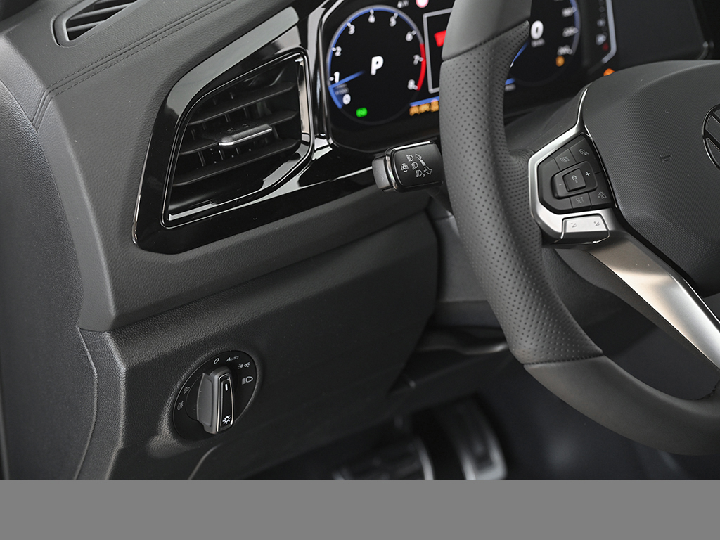 Volkswagen T-Roc 1.5 R-LINE DSG BLACKSTYLE AHK eKLAPPE CAM