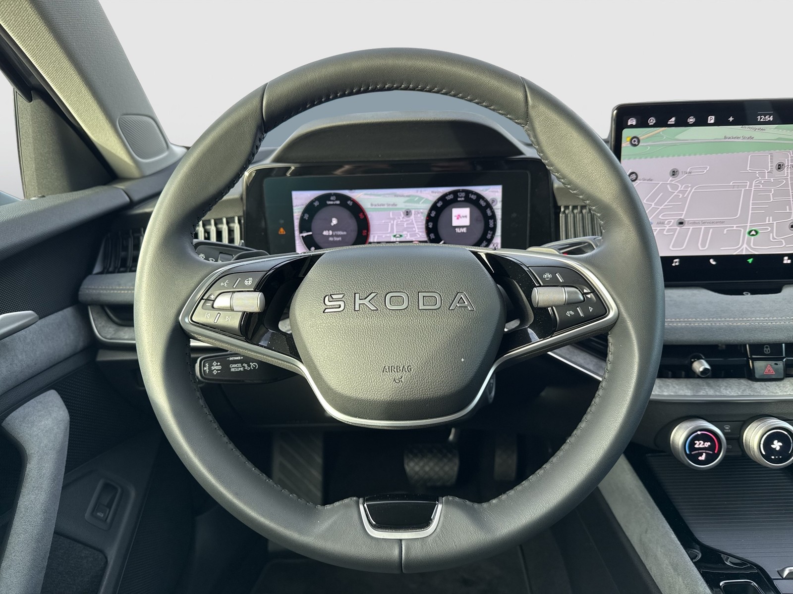 Skoda Superb Combi 2.0TDI DSG 4x4 Selection AHK HuD ACC NAV DCC 360Grad