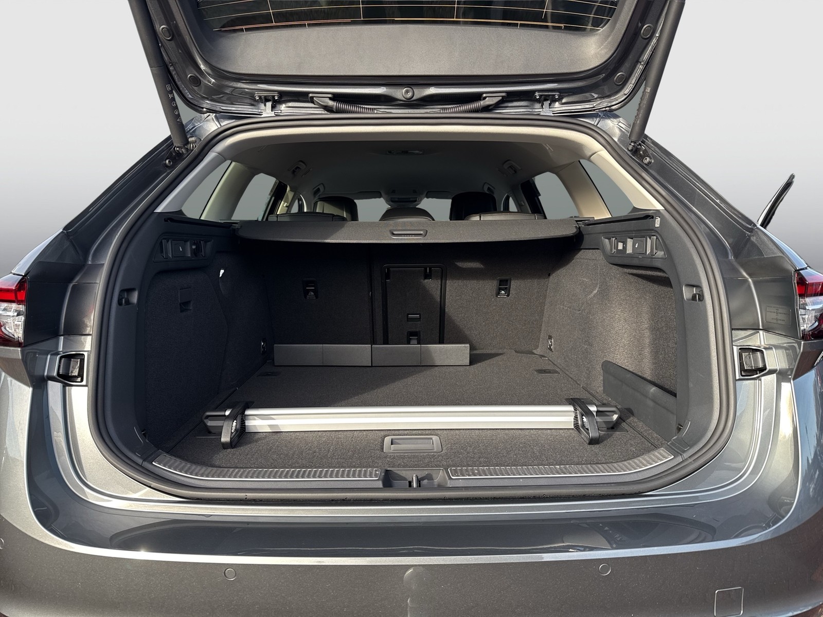 Skoda Superb Combi 2.0TDI DSG 4x4 Selection AHK HuD ACC NAV DCC 360Grad