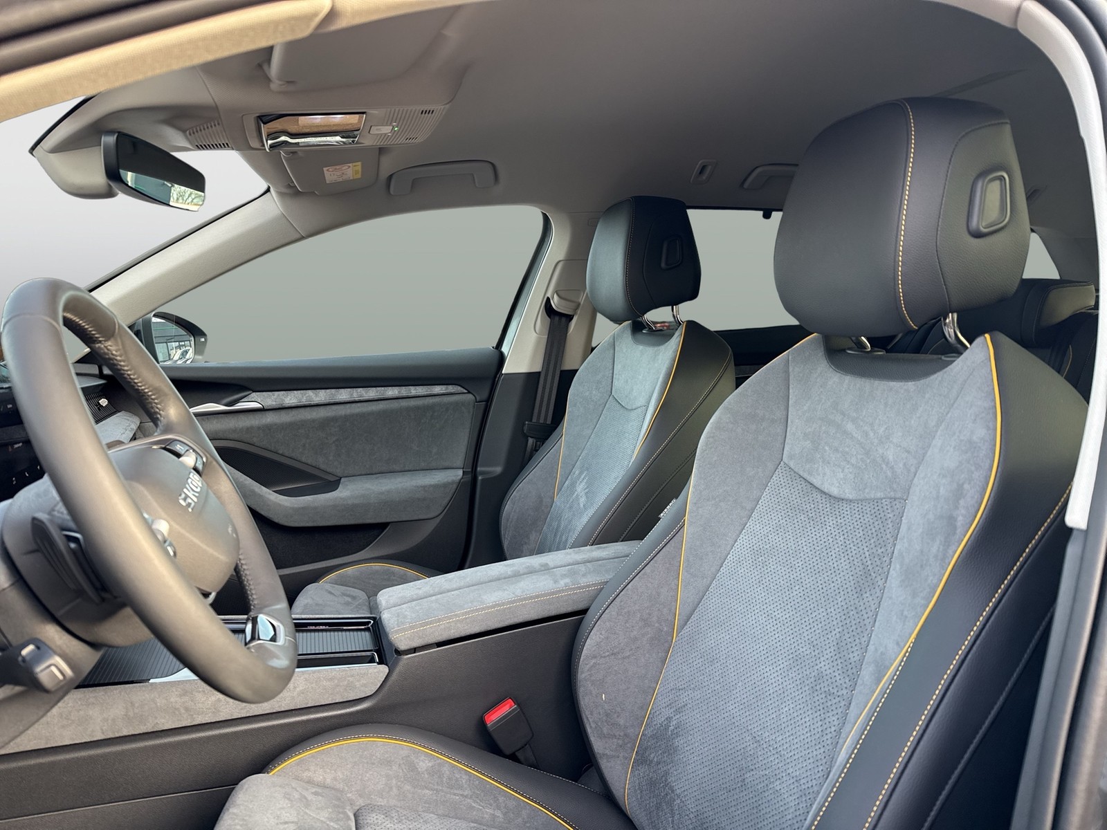 Skoda Superb Combi 2.0TDI DSG 4x4 Selection AHK HuD ACC NAV DCC 360Grad