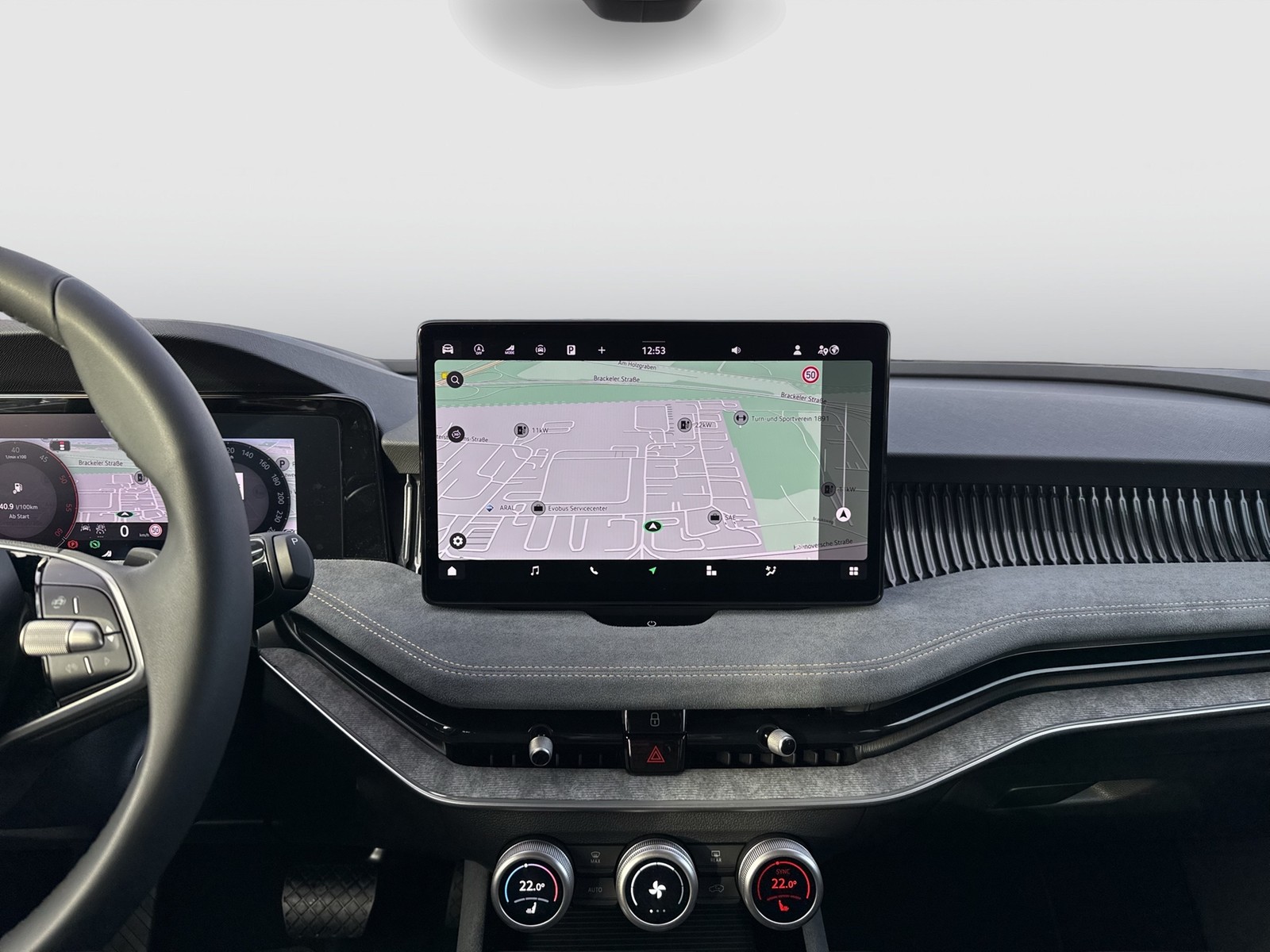 Skoda Superb Combi 2.0TDI DSG 4x4 Selection AHK HuD ACC NAV DCC 360Grad