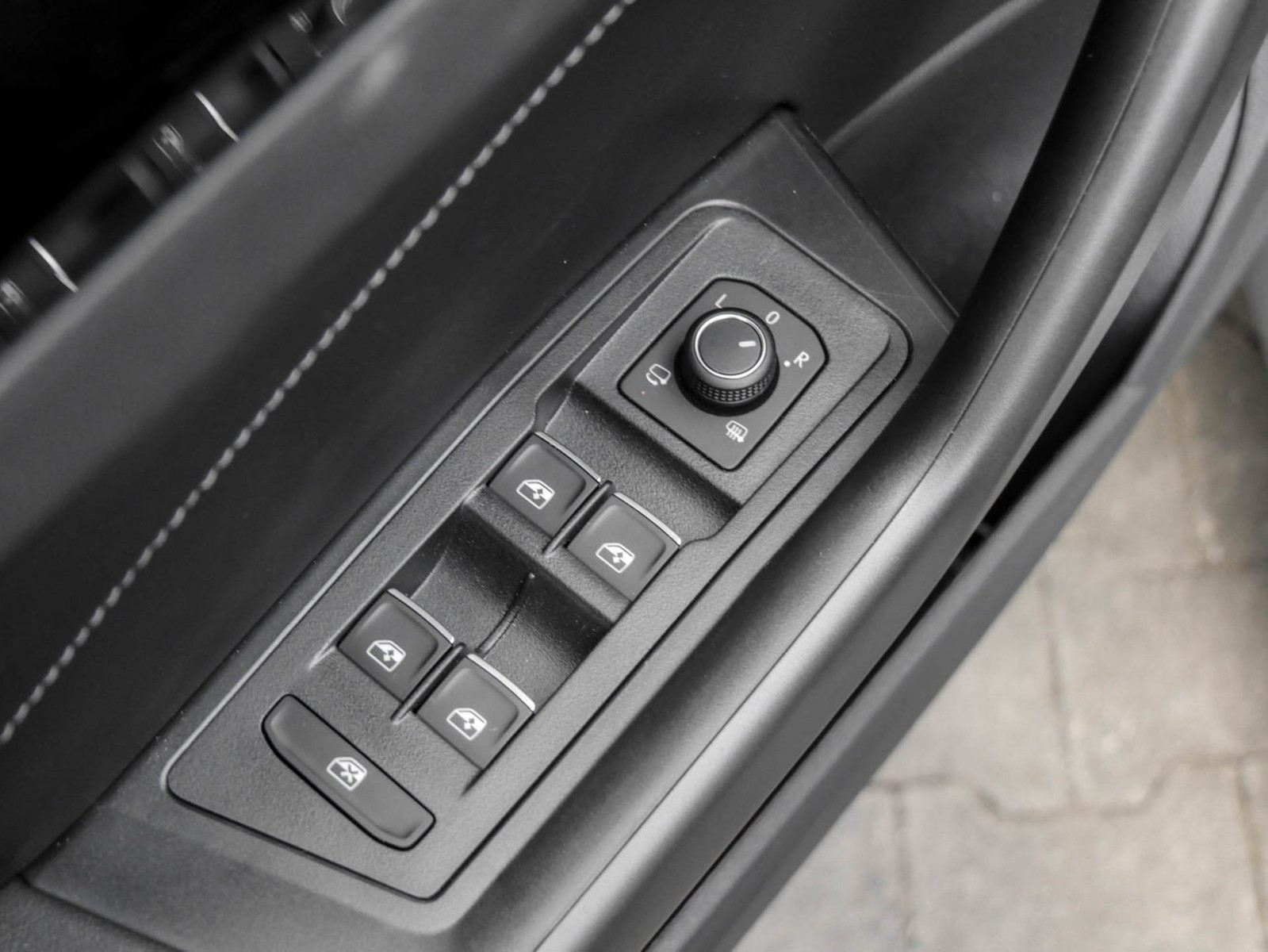 Volkswagen T-Roc 2.0 R-LINE DSG BLACKSTYLE eKLAPPE CAM AHK