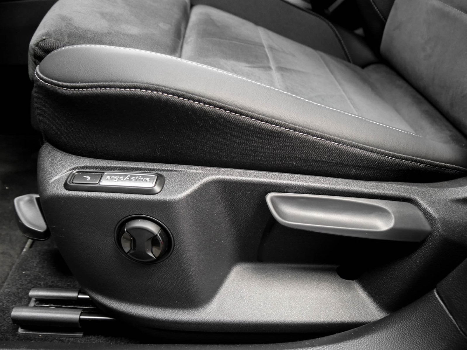 Volkswagen T-Roc 2.0 R-LINE DSG BLACKSTYLE eKLAPPE CAM AHK