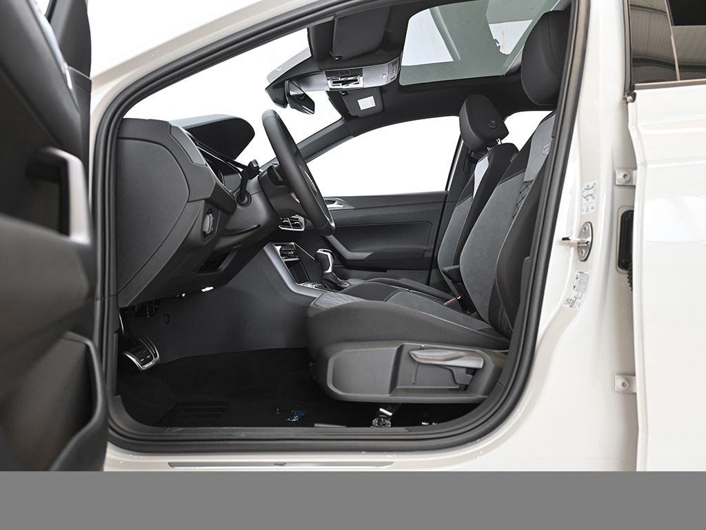 Volkswagen Taigo 1.0 R-LINE DSG BLACKSTYLE PANO KEYLESS CAM