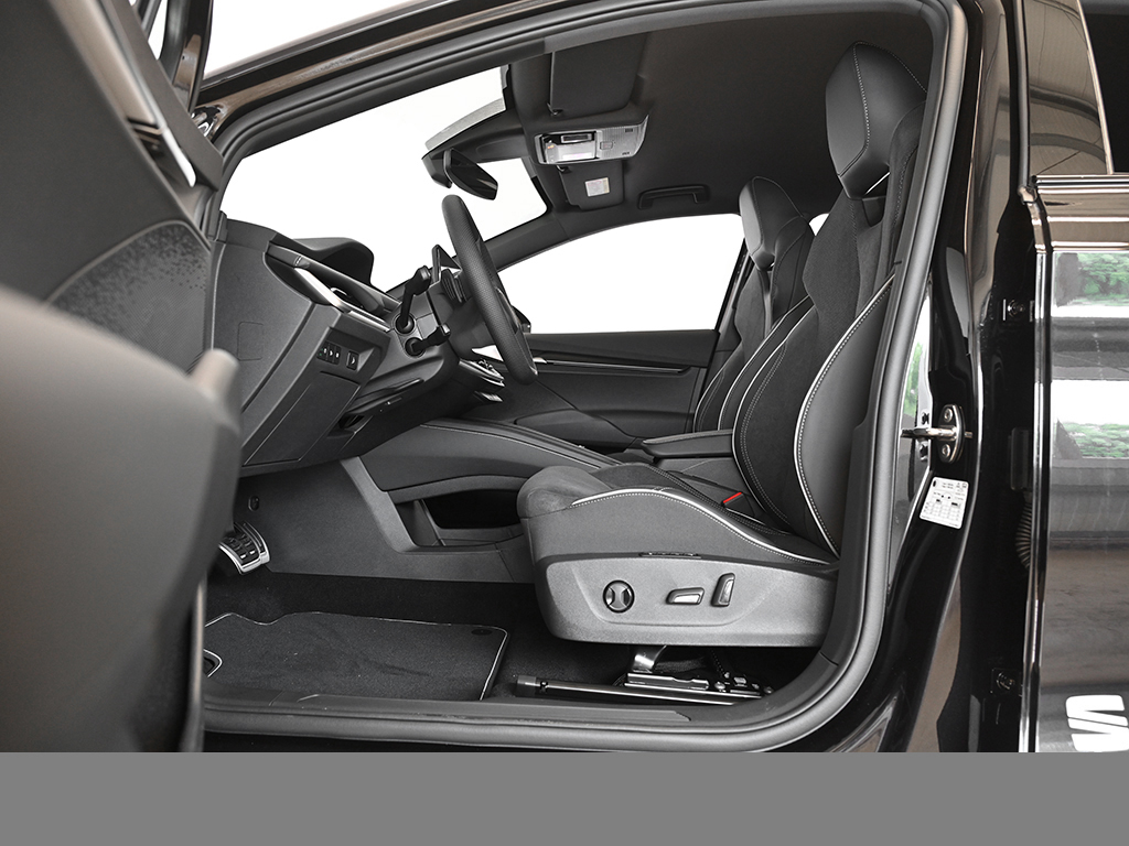 Skoda Enyaq 60 SPORTLINE WÄRMEPUMPE CAM ACC LM20 NAVI