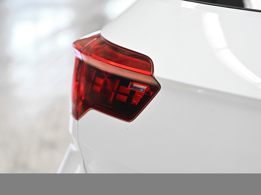 Volkswagen T-Roc 1.5 R-LINE DSG BLACKSTYLE eKLAPPE AHK CAM