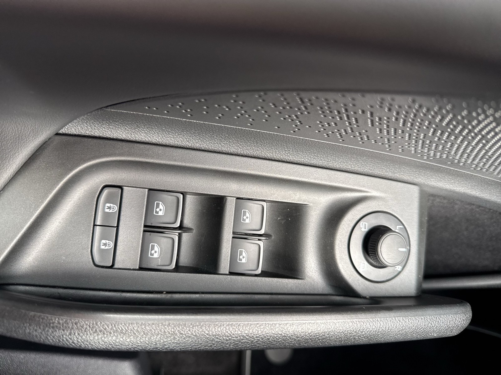 Skoda Enyaq 60 SPORTLINE WÄRMEPUMPE CAM ACC LM20 NAVI
