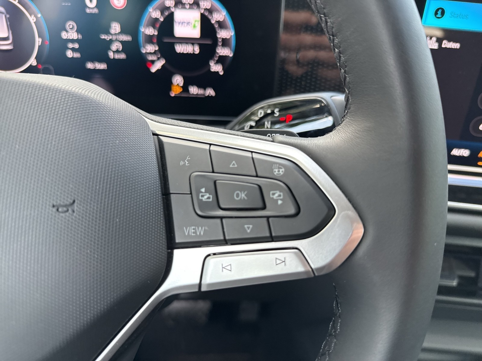 Volkswagen Tiguan 2.0 LIFE 4X4 STANDHZ. AHK CAM ACC NAVI