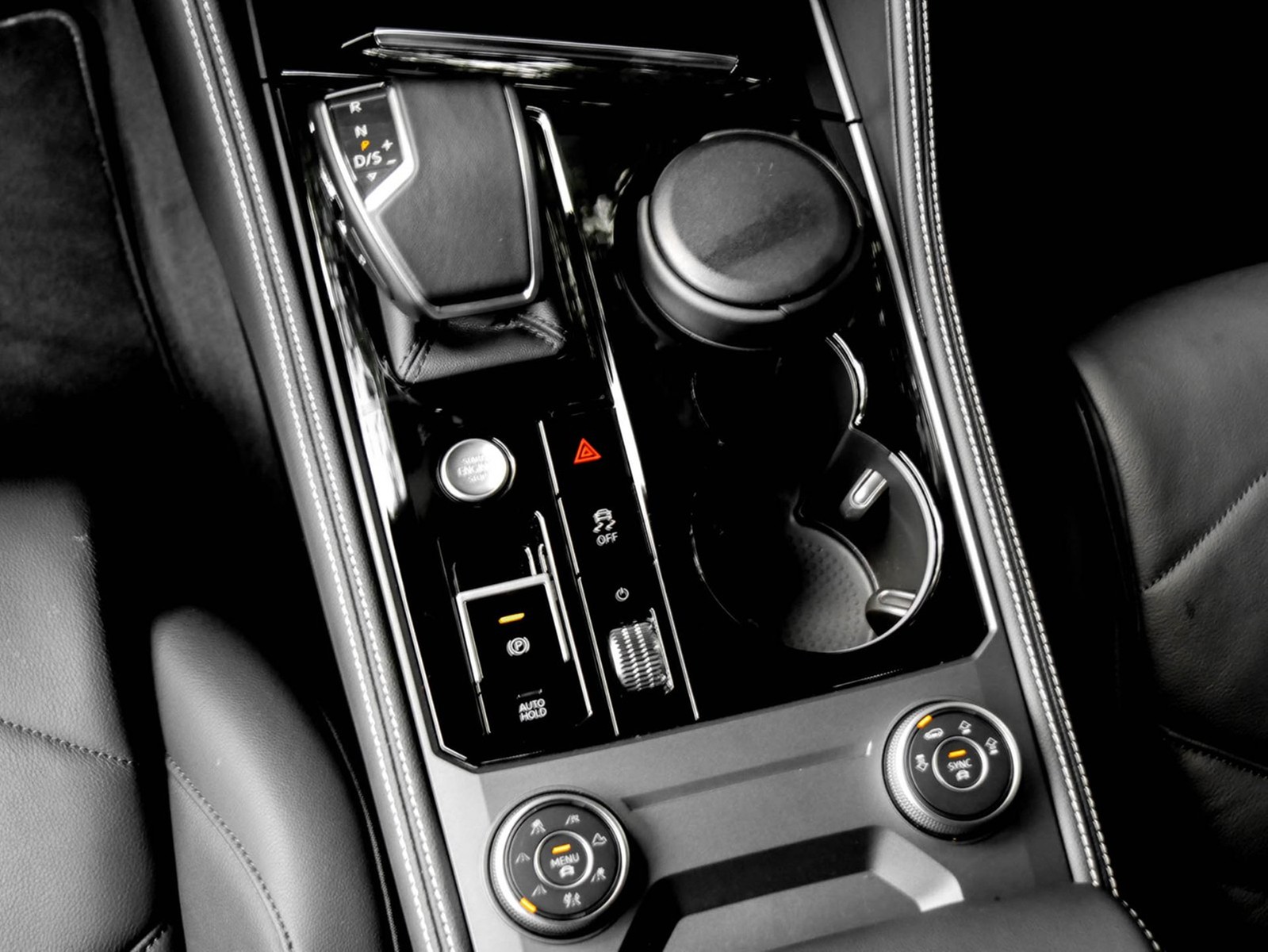 Volkswagen Touareg V6 NEUES MODELL AHK CAM ACC LM19 NAVI
