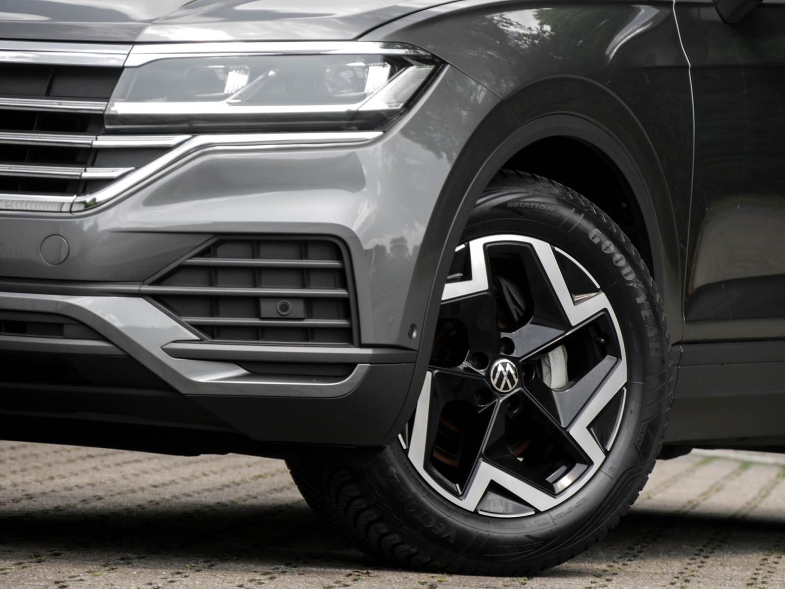 Volkswagen Touareg V6 NEUES MODELL AHK CAM ACC LM19 NAVI