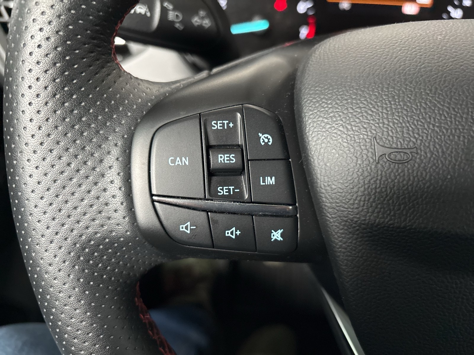 Ford Focus Turnier 1.5 ST-LINE CAM NAVI LM18 SITZHEIZ