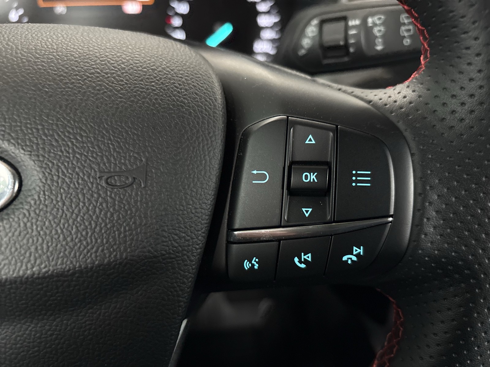 Ford Focus Turnier 1.5 ST-LINE CAM NAVI LM18 SITZHEIZ