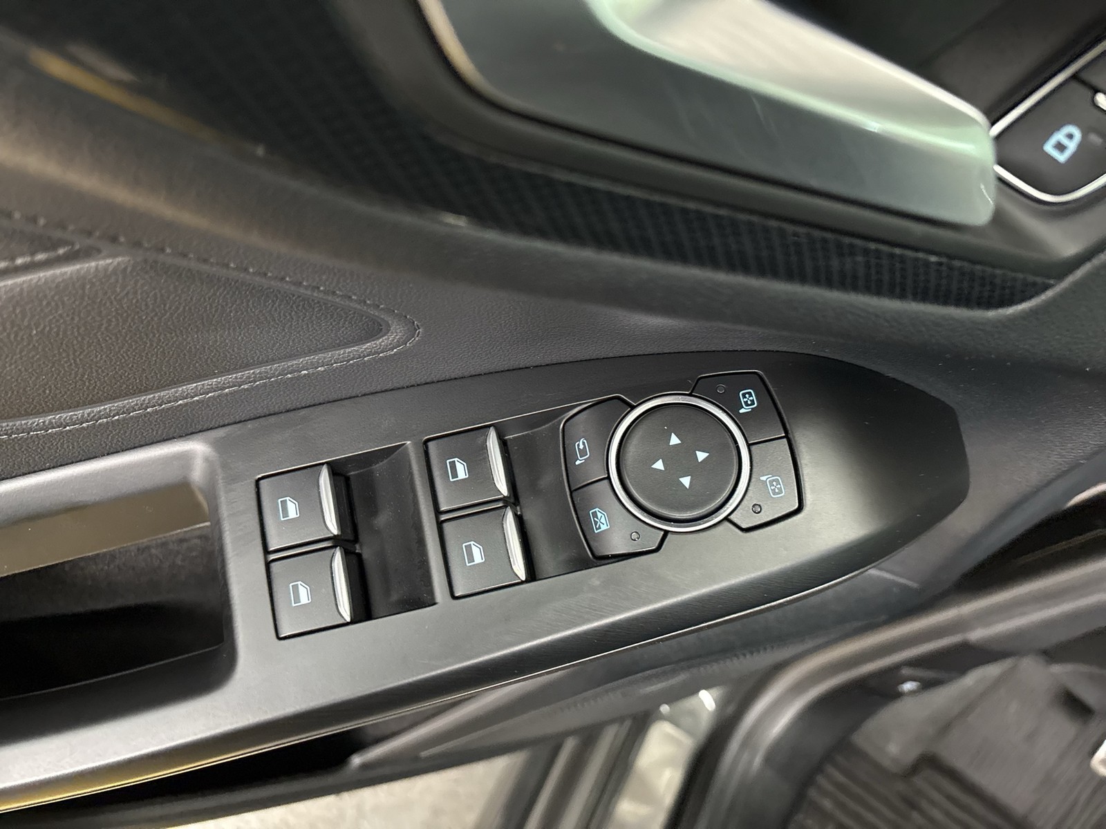 Ford Focus Turnier 1.5 ST-LINE CAM NAVI LM18 SITZHEIZ