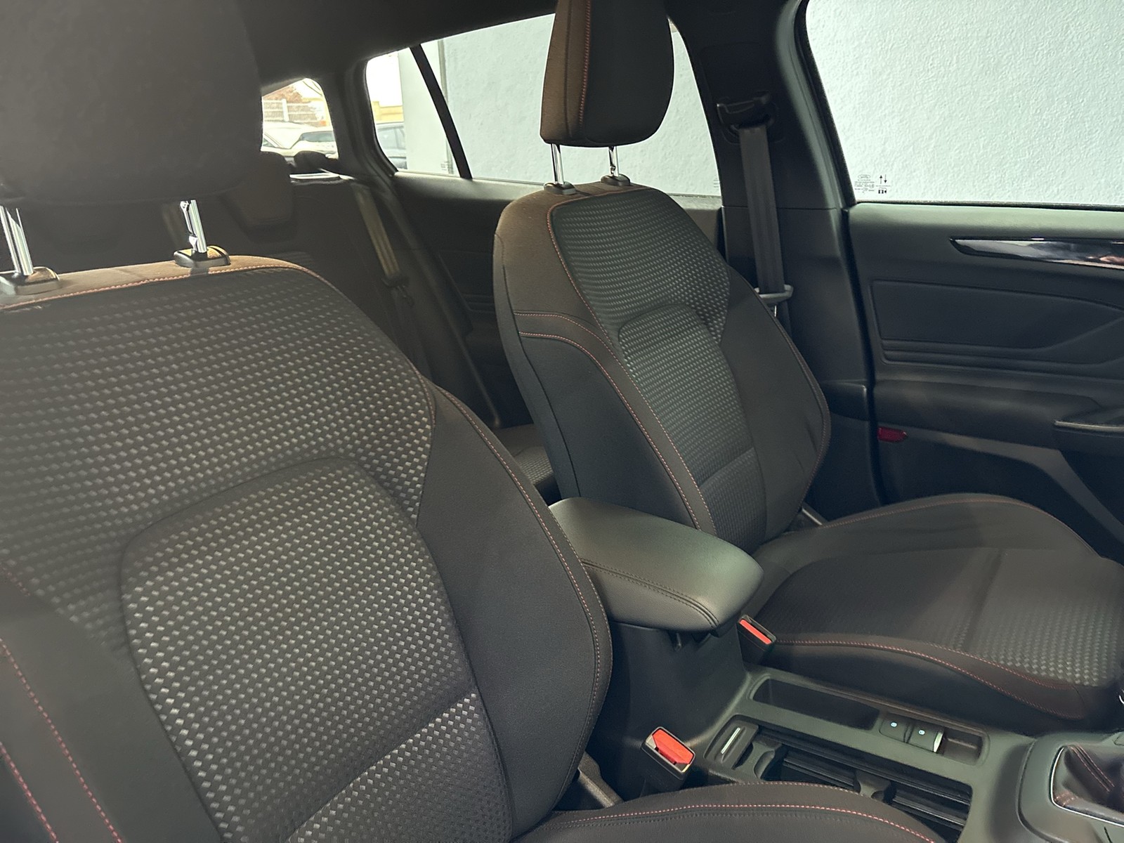 Ford Focus Turnier 1.5 ST-LINE CAM NAVI LM18 SITZHEIZ