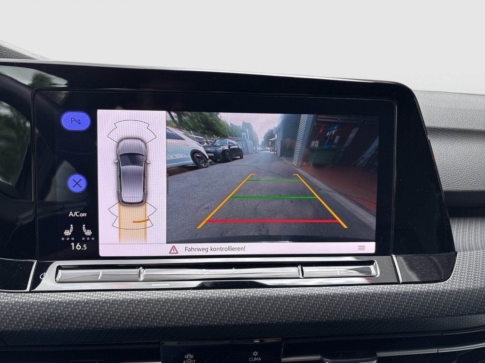 Volkswagen Golf VIII 1.5 eTSI R-LINE CAM LM17 CARPLAY