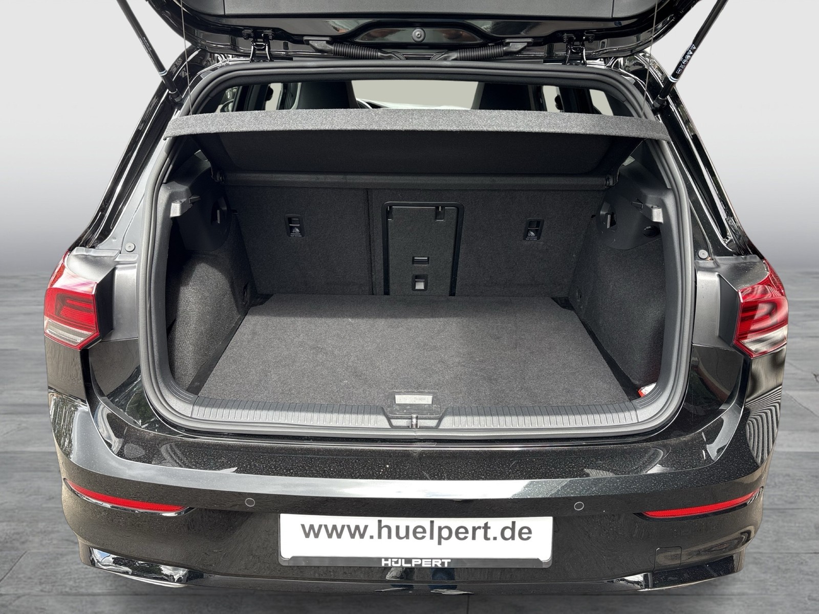 Volkswagen Golf VIII 1.5 eTSI R-LINE CAM LM17 CARPLAY