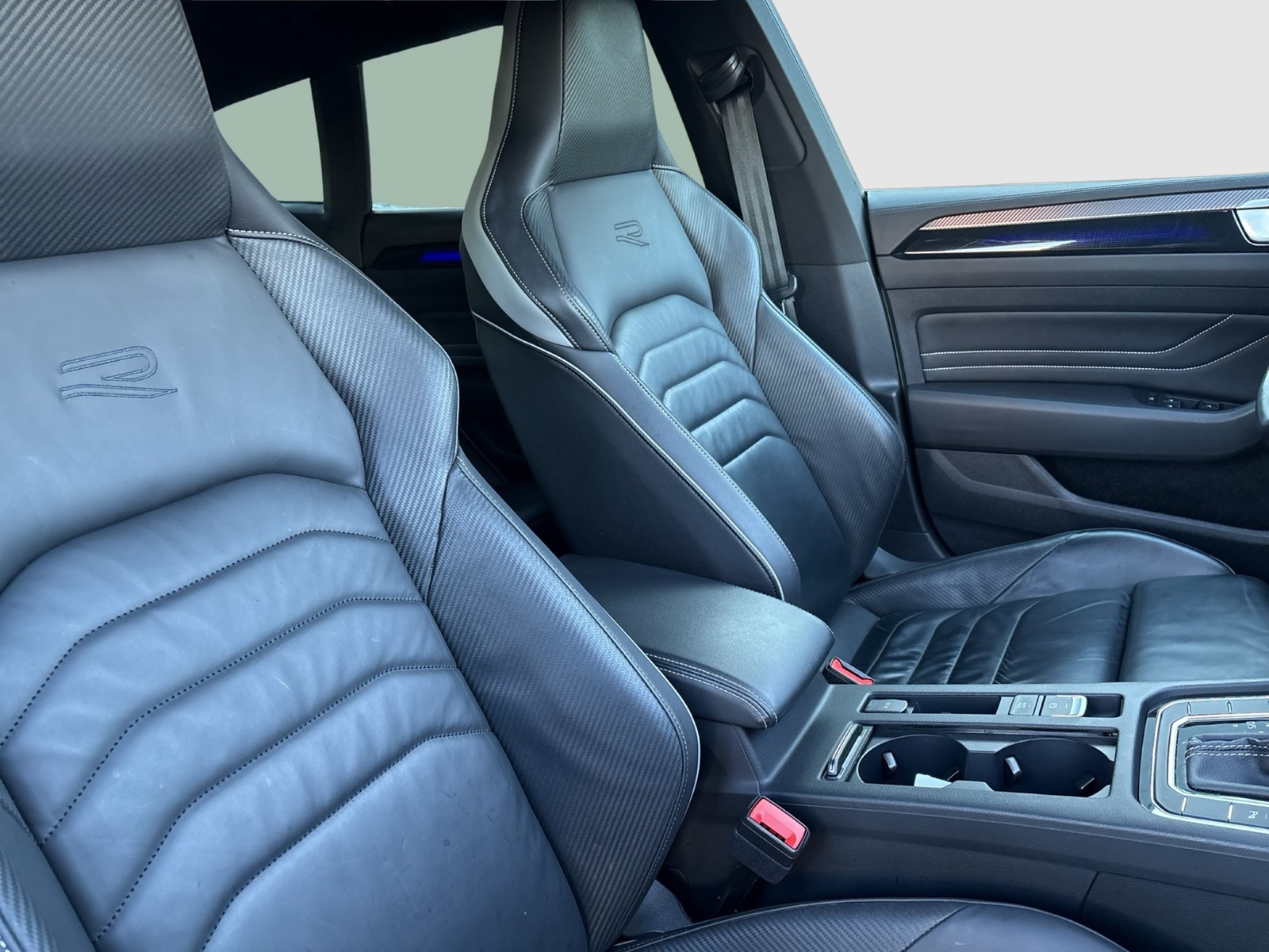 Volkswagen Arteon Shooting Brake 2.0 R-LINE 4X4 LEDER LM20