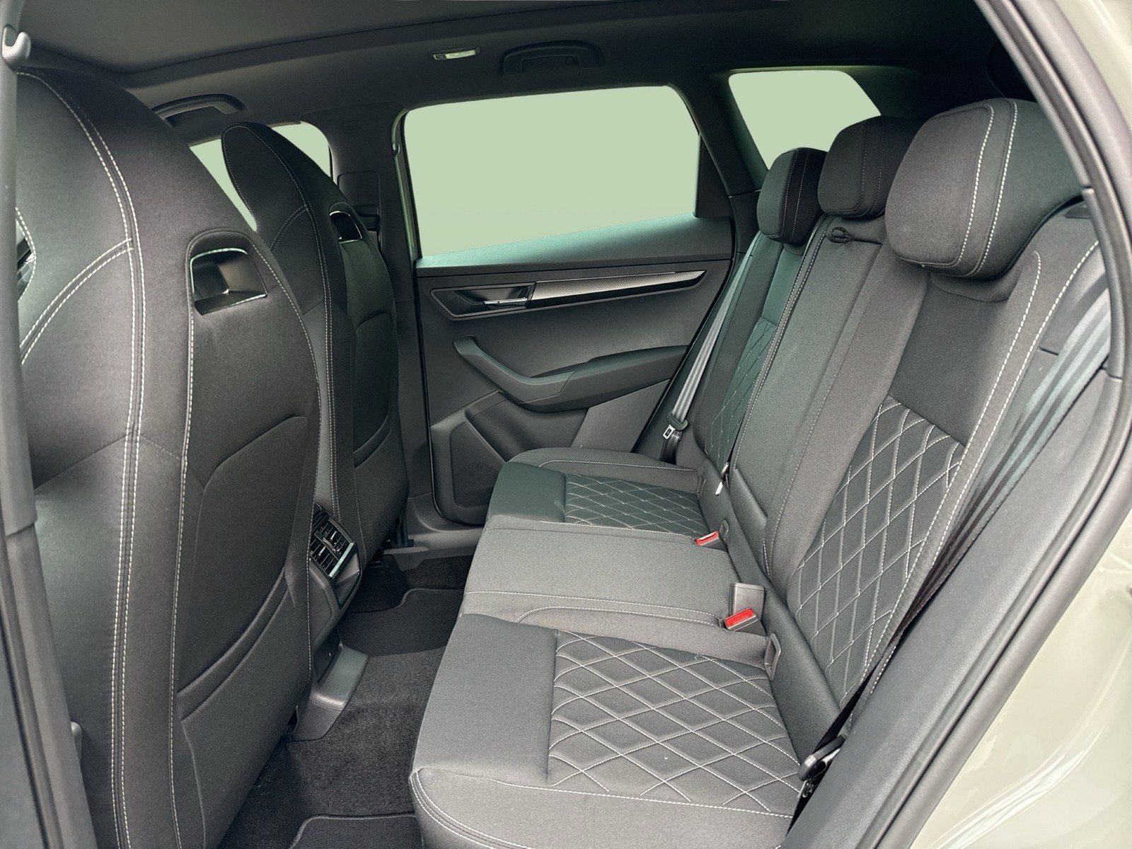 Skoda Karoq 2.0 SPORTLINE 4X4 PANO AHK CAM ACC LM18