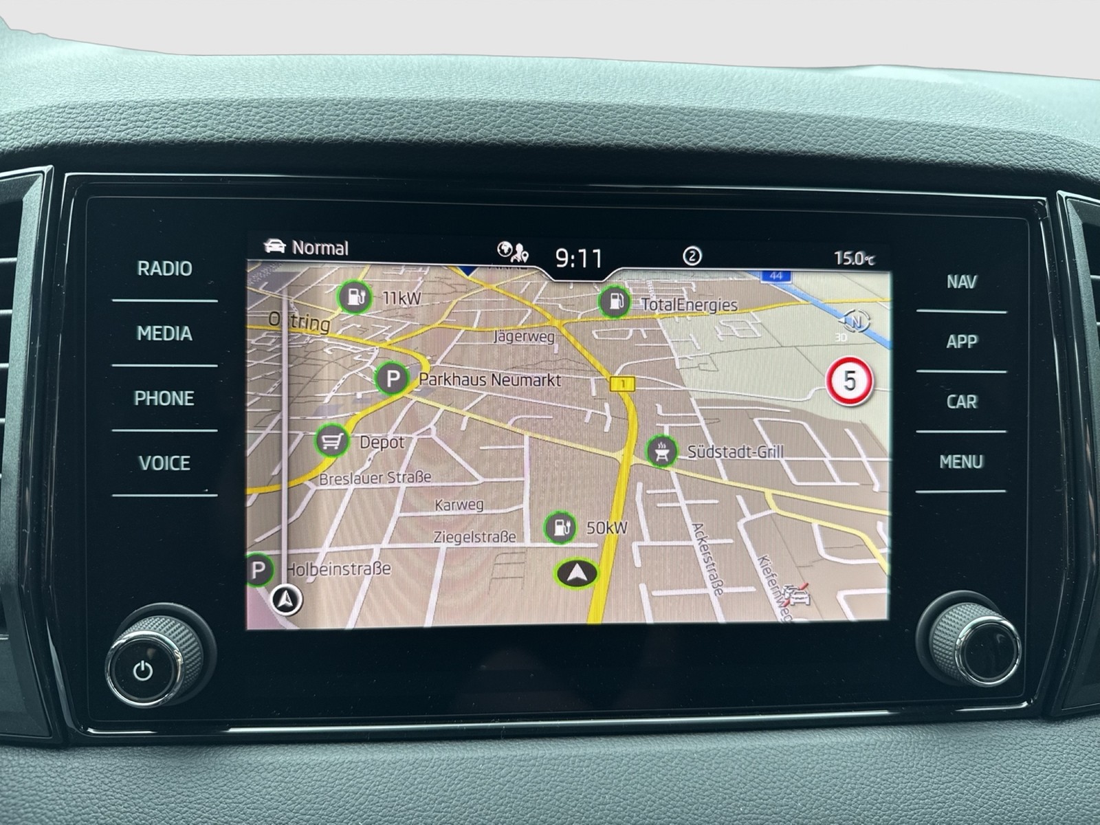 Skoda Karoq 2.0 SPORTLINE 4X4 PANO AHK CAM ACC LM18