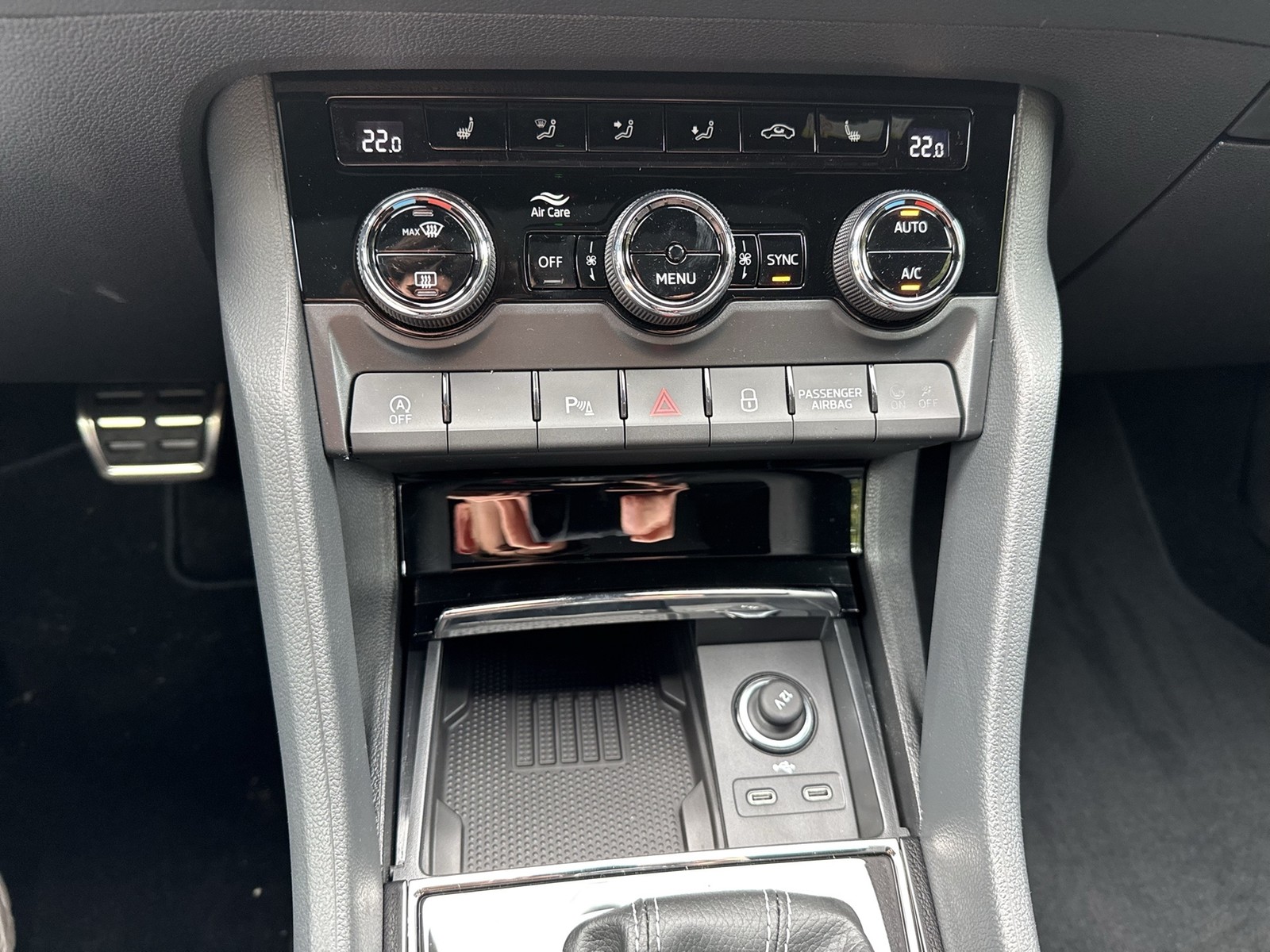 Skoda Karoq 2.0 SPORTLINE 4X4 PANO AHK CAM ACC LM18