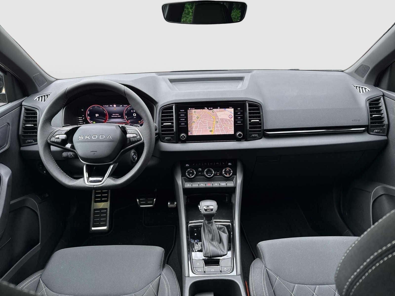 Skoda Karoq 2.0 SPORTLINE 4X4 PANO AHK CAM ACC LM18