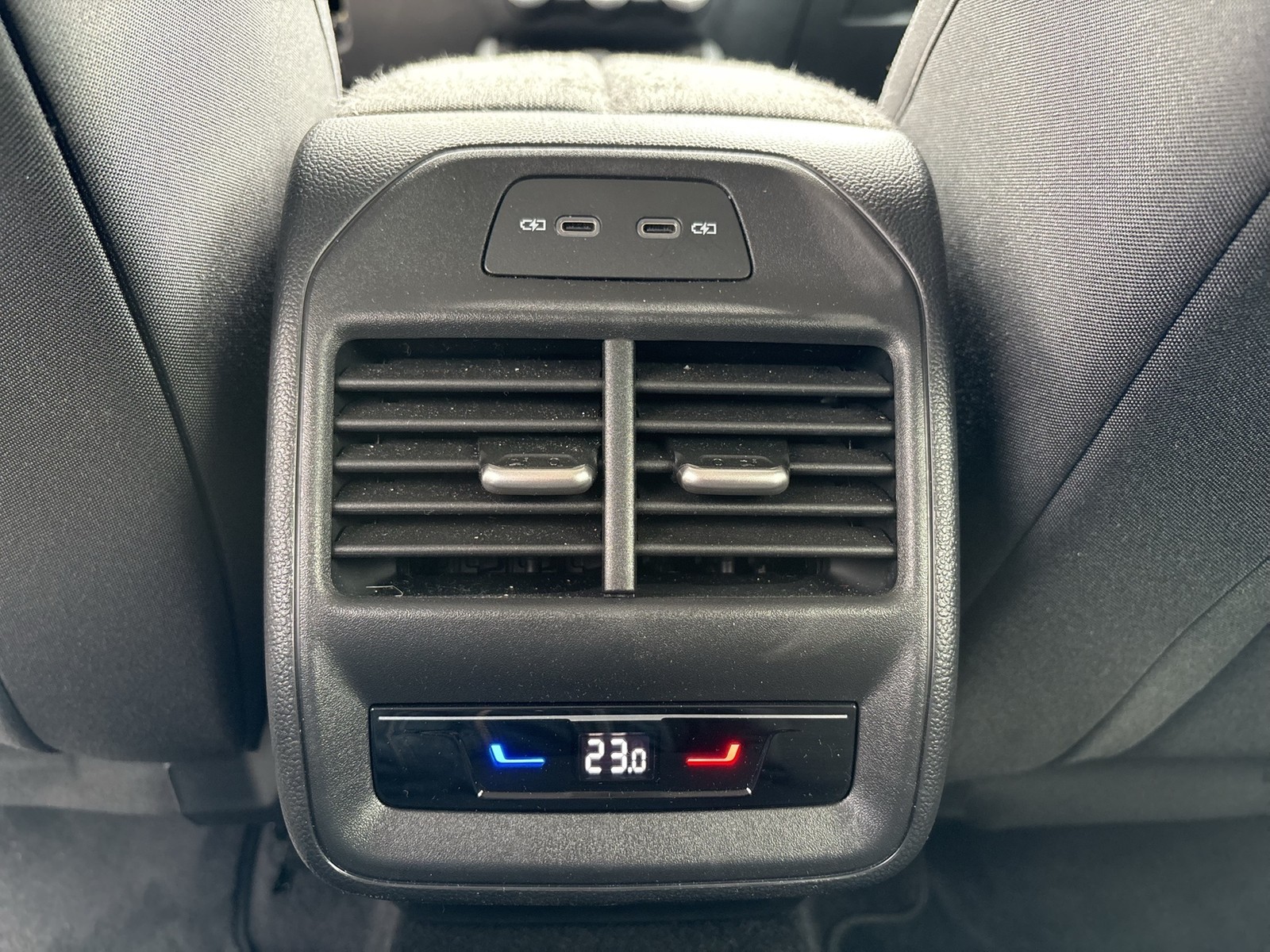 Skoda Superb Combi 2.0 SELECTION AHK CAM ACC MATRIX