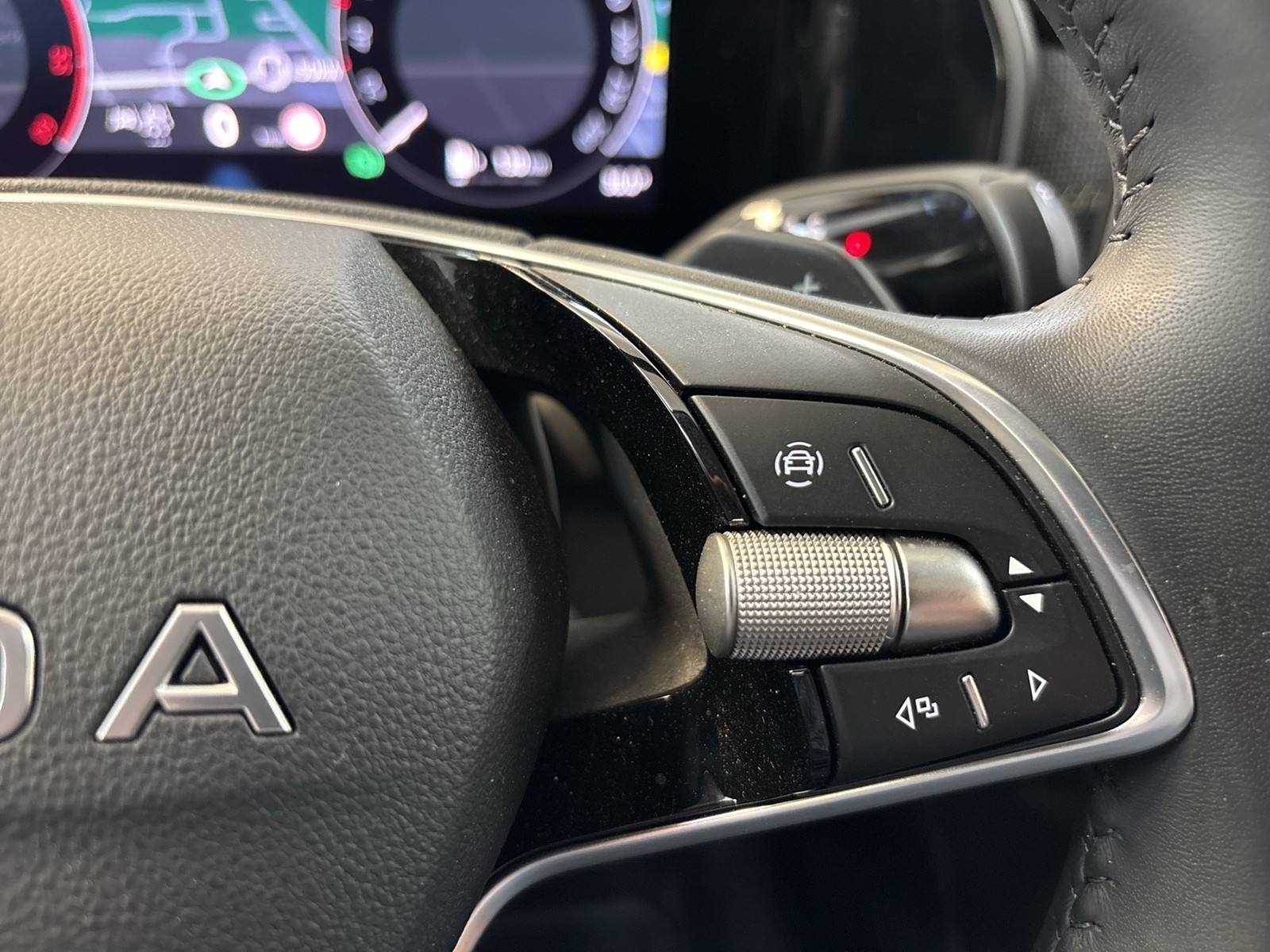 Skoda Kodiaq 2.0 SELECTION 4X4 7SITZE PANO AHK CAM ACC