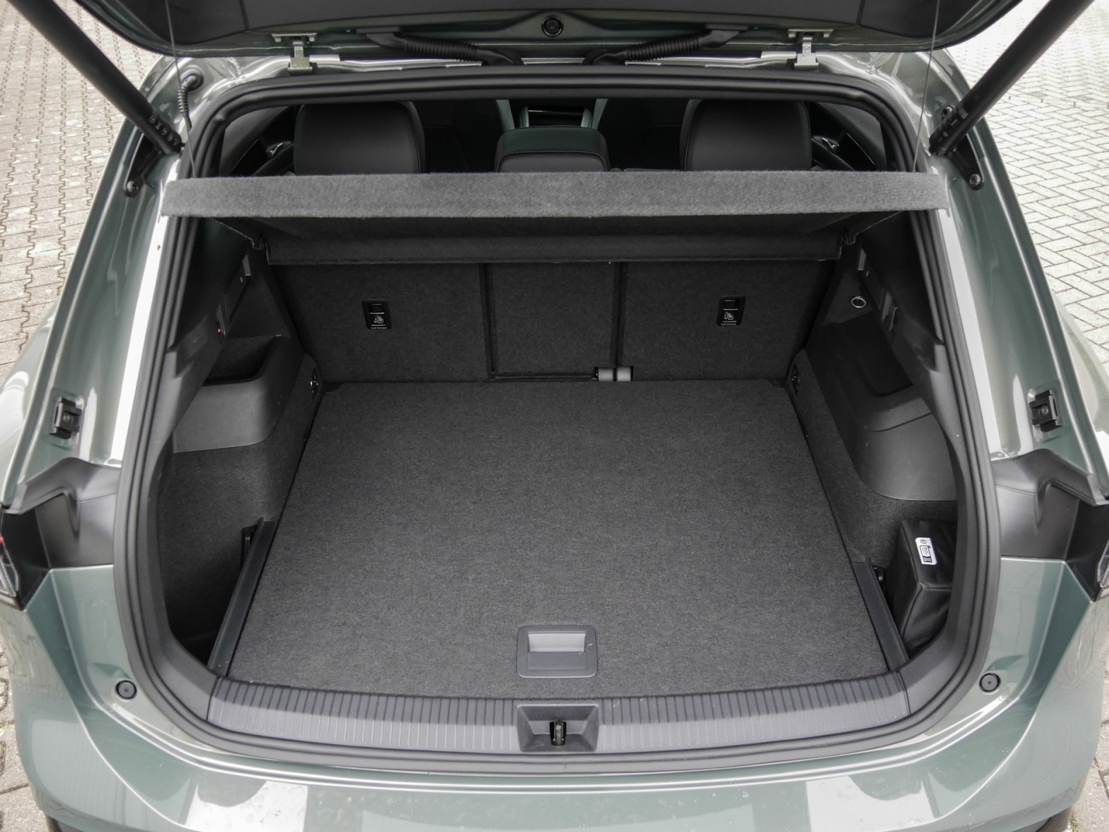 Volkswagen Tiguan 2.0 R-LINE NEUESMODELL BLACK STYLE PANO