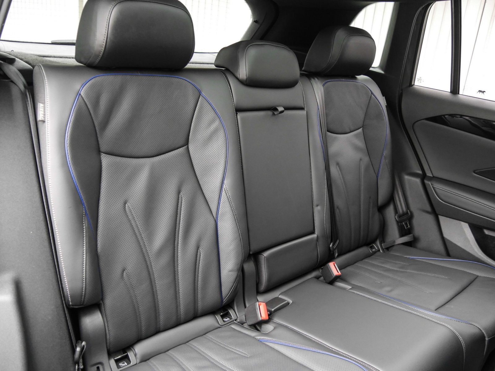 Volkswagen Tiguan 2.0 R-LINE NEUESMODELL BLACK STYLE PANO